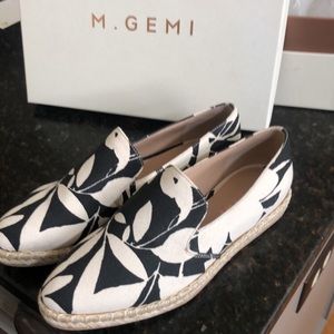 BRAND NEW M. Gemi flats